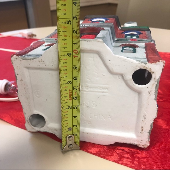 Holiday Expressions Christmas Village Hotel Porcelain Lighted Inn Building 1994 - Picture 7 of 9